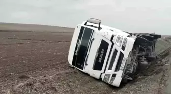 Çorum'da yoldan çıkan tanker yan yattı: 1 yaralı