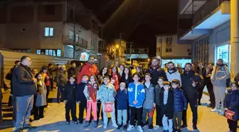 Dünya şampiyonu Zehra'yı mahalle sakinleri törenle karşıladı