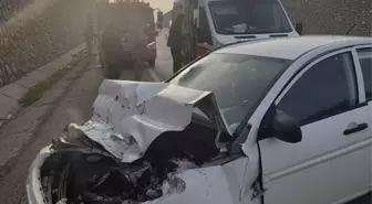 Elazığ'da traktöre çarpan otomobildeki 3 kişi yaralandı