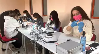 Eskişehir'de Türkiye'nin kamuya ait ilk protez tırnak atölyesi açıldı