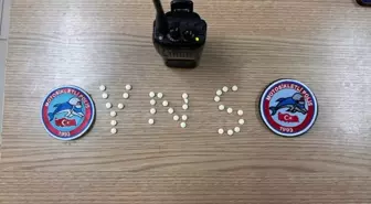 Hatay'da 33 uyuşturucu hap ele geçirilen otomobildeki 2 şüpheli gözaltına alındı