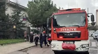 Kocaeli'de okulun deposunda çıkan yangın söndürüldü