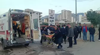 Kozan ilçesinde minibüsle çarpışan elektrikli motosikletin sürücüsü yaralandı