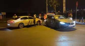 Mersin'de iki otomobilin çarpıştığı kazada 2 kişi yaralandı
