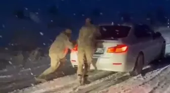 Kar Yağışı Nedeniyle Bulanık Yolda Ulaşım Durdu