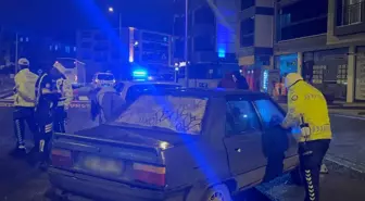 Polisi duyunca 'Ağabeyimi arayacağım' deyip aracını bırakıp kaçtı