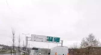 Sultangazi'de bu kadarına da 'pes' dedirten görüntü: Aracın arkasına bağladığı onlarca kasayla böyle yol aldı