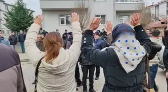 Baz istasyonuna karşı çıkan kadınlar, erkeklerin yeterince mücadele etmemesine tepki gösterdi