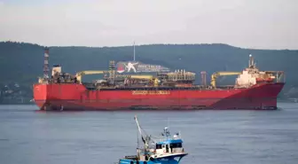 Çanakkale Boğazı'ndan yüzer üretim, depolama ve boşaltma gemisi geçti