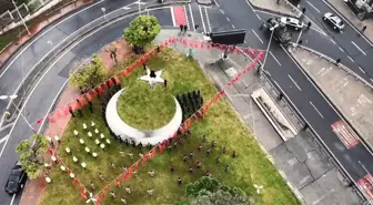 Çevik kuvvet personelinden şehitler için anlamlı anma