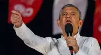 CHP lideri Özgür Özel'den emeklilere 'bir asgari ücret ikramiye' vaadi