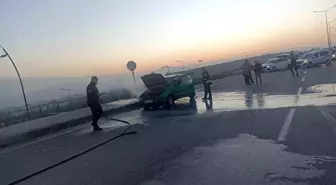 Elazığ'da seyir halindeki araç alev aldı