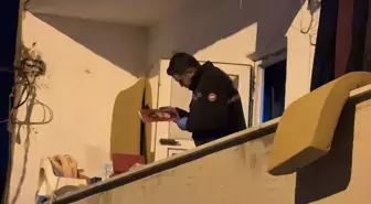 Eve silah zoruyla girip anne ve küçük kızını darbedip ağızlarını bantladılar