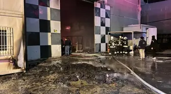 Gaziantep'te ambalaj fabrikasında çıkan yangına müdahale ediliyor