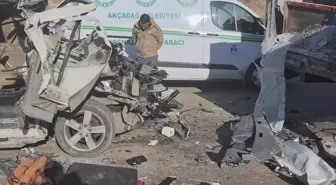 Hafif ticari araç tıra arkadan çarptı: 3 ölü