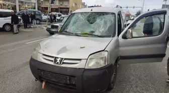 Hafif ticari aracın çarptığı bisikletli ağır yaralandı