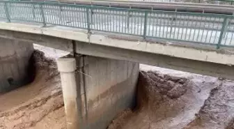 Irak'ın Salahaddin kentinde yoğun yağış nedeniyle köprü çöktü