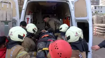 Kadıköy'de inşaat çalışmasında işçi çukura düştü-1