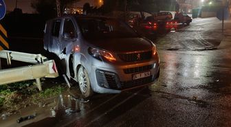 Kocaeli'de hafif ticari araç ile otomobilin çarpıştığı kazada 3 kişi yaralandı