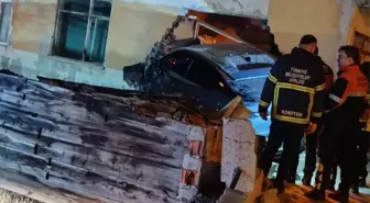 Kontrolden çıkan cip eve girdi: 1 yaralı