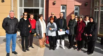 Manisa'da sokak köpeklerini topladıkları ileri sürülen 4 muhtar hakkında suç duyurusu