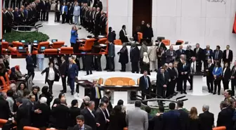 Meclis'te ender görülecek bir an: CHP'li vekilin hareketi AK Partili vekillerden alkış aldı