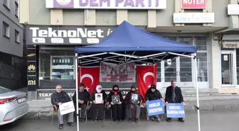 Muş'ta evlatlarına kavuşmak isteyen aileler, DEM Parti önündeki eylemlerini sürdürdü