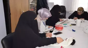 Muş'ta kurslara katılan kadınlar meslek öğreniyor