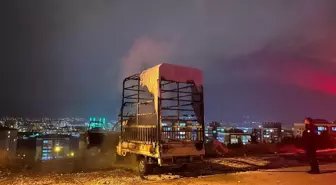 Niğde'de park halindeki kamyonette yangın çıktı