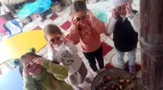 Öğretmenden öğrencilerine kestane sürprizi