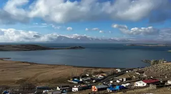 Sıcaklıklar mevsim normali üzerinde; Çıldır Gölü de donmadı