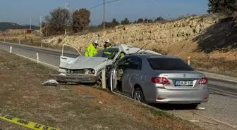 Uşak'ta iki otomobilin çarpıştığı kazada yaşlı çift öldü