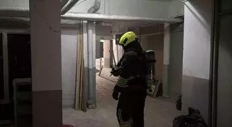 Üst katları otel olarak kullanılan iş merkezinde çıkan yangın ekipleri harekete geçirdi