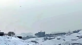 Yüksekova'da yoğun sis uçak seferlerini durdurdu