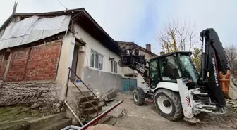 Ağın'da çatı ve parke taşı yenileme çalışması