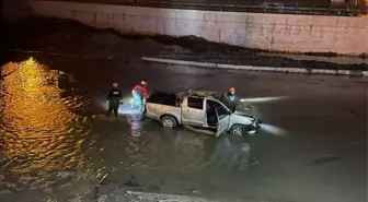 Ağrı'da nehre düşen pikaptaki 5'i düzensiz göçmen 7 kişi yaralandı