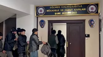 Ağrı Dağı kırsalında 11 düzensiz göçmen ve 3 göçmen kaçakçısı yakalandı