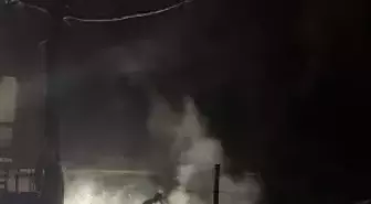 Ankara'da hurdalık alanda çıkan yangın apartmana sıçradı; 8 kişi dumandan etkilendi