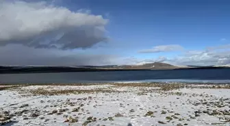 Ardahan'da Aktaş Gölü çevresi kar yağışıyla beyaza büründü