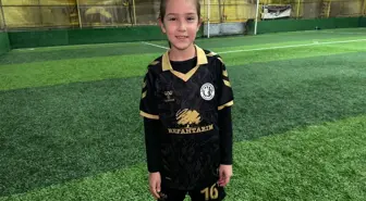 Attığı gollerle büyüleyen 9 yaşındaki Defne'nin büyük hayali Galatasaray'da oynamak