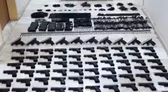 Bagajdan silah deposu gibi 90 adet ruhsatsız tabancı çıktı