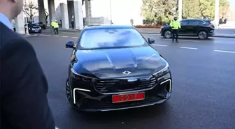 Bakan Kacır bütçe görüşmelerine Togg'un yeni modeli T10F ile geldi