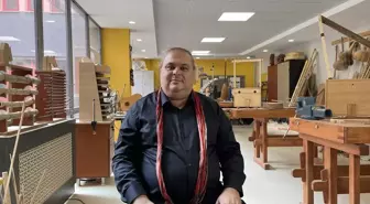 Bakan Kurum, atık malzemeleri enstrümanlara çeviren müzik öğretmeninin görüntülerini paylaştı Açıklaması