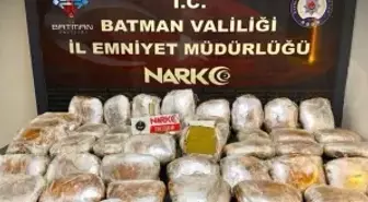 Batman'da otomobilin koltuklarına gizlenmiş 56 kilo 750 gram toz esrar ele geçirildi
