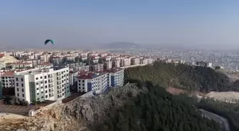 Deprem sonrası dönüşen İndere, yamaç paraşütçülerinin yeni rotası oldu