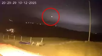 Elazığ'da gökyüzündeki parlak ışık kamerada