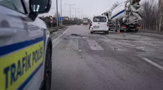 Erzurum'da tırın çarptığı hafif ticari aracın sürücüsü yaralandı