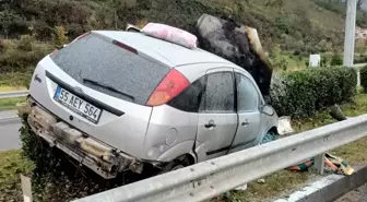 Giresun'da bariyerlere çarpan otomobilin sürücüsü yaralandı