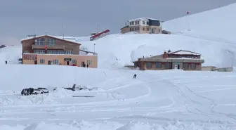 Hakkari'deki kayak merkezi yeni sezon için gün sayıyor