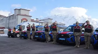 Hakkari'ye tahsis edilen 40 araç ve 5 ambulans törenle hizmete alındı